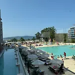 Hotel Palms